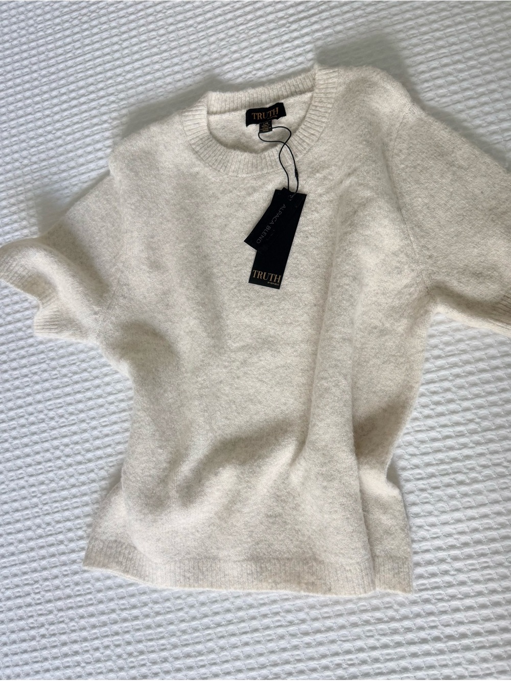 TRUTH Cream Short-Sleeve Crewneck Knit Sweater. Alpaca Blend